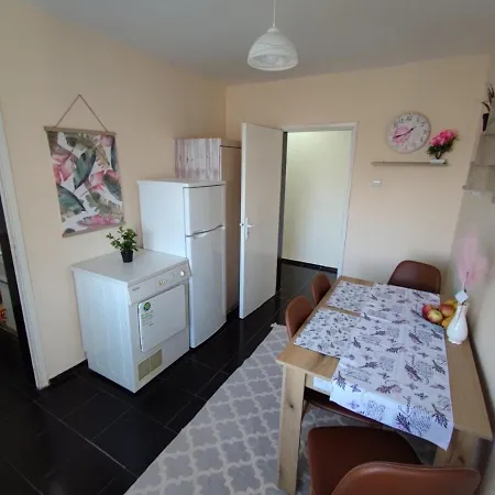 Park View Apartment *